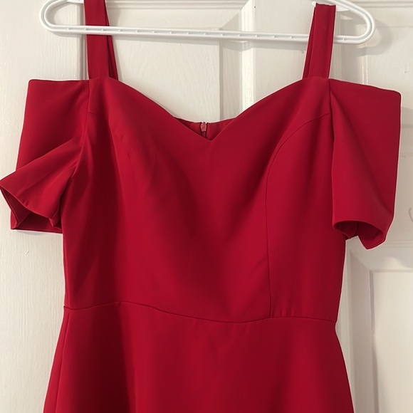 Red dress - Picture 3 of 4